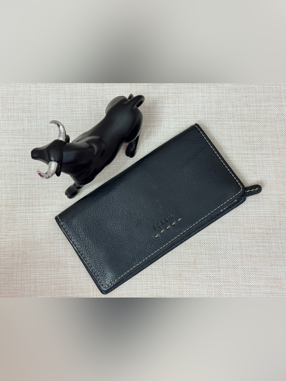 Fossil Black Leather Wallet with Contrast Stitching